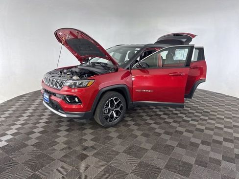 Used 2025 Jeep Compass Limited image 13
