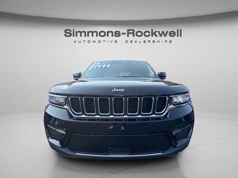 Used 2024 Jeep Grand Cherokee Laredo X w/ Luxury Tech Group I AWD/4WD image 6