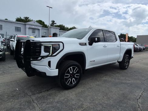 Used 2023 GMC Sierra 1500 AT4 w/ Technology Package AWD/4WD image 4