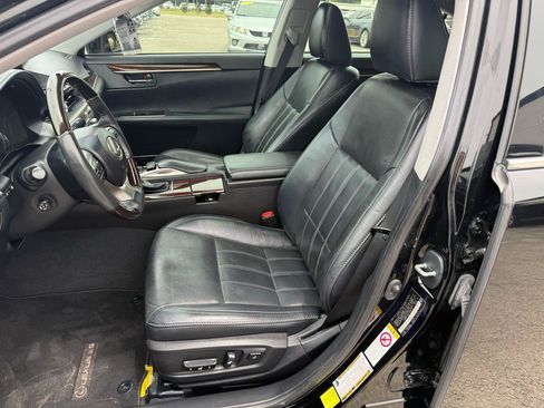 Used 2018 Lexus ES 350 w/ Luxury Package w/Wood Trim FWD image 9
