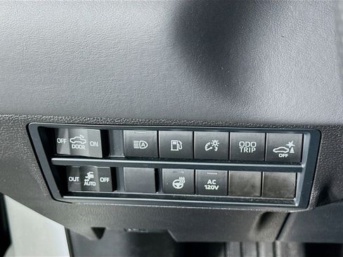 Used 2024 Toyota Tundra Platinum AWD/4WD image 16