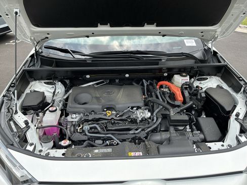 Used 2025 Toyota RAV4 LE AWD/4WD image 33