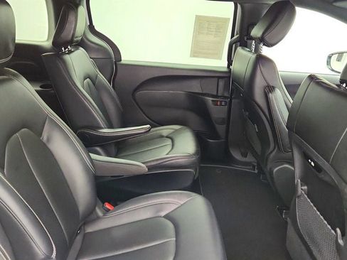 Used 2024 Chrysler Pacifica Limited FWD image 25