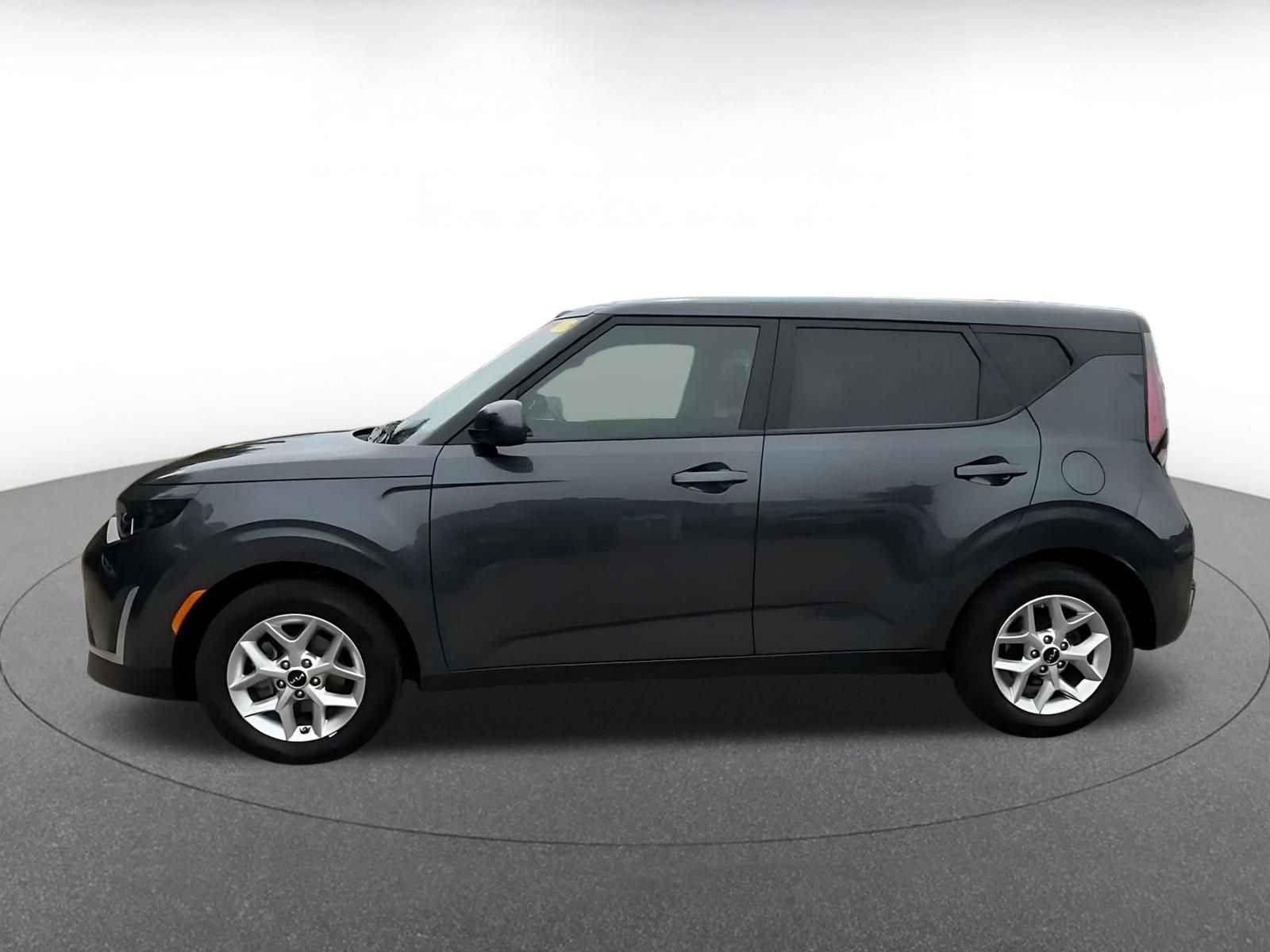 Used 2025 Kia Soul LX w/ LX Technology Package FWD image 8