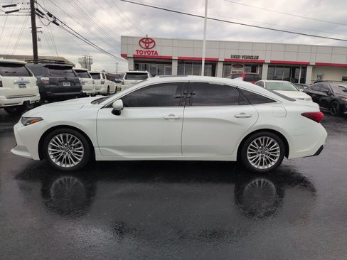 Used 2020 Toyota Avalon Limited w/ Advanced Safety Package FWD image 2
