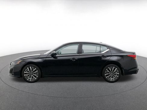 Used 2025 Nissan Altima 2.5 SV FWD image 4