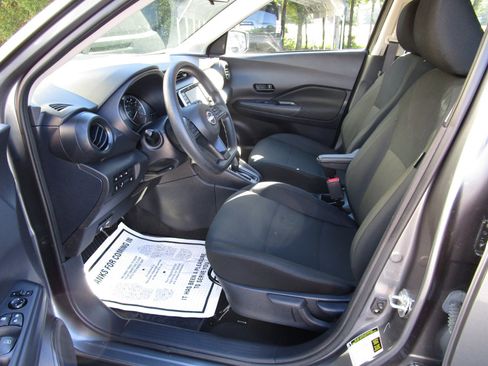 Used 2024 Nissan Kicks S image 17
