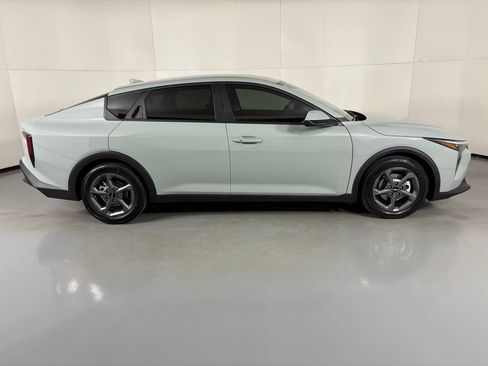 New 2026 Kia K4 LXS image 9