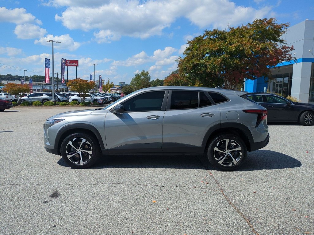Used 2025 Chevrolet Trax RS w/ Driver Confidence Package FWD image 6