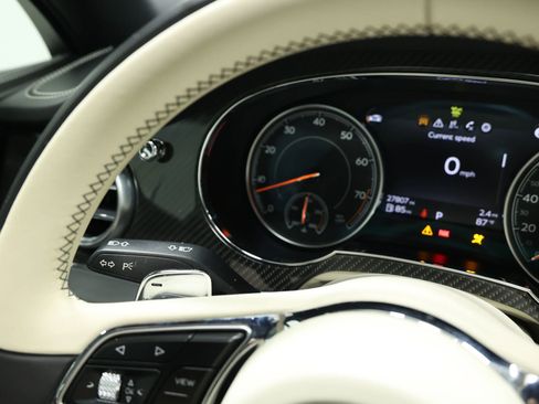 Used 2019 Bentley Bentayga image 27