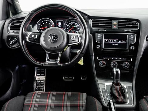 Used 2017 Volkswagen Golf S image 16