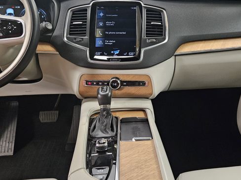 Used 2022 Volvo XC90 T6 Momentum w/ Climate Package image 14