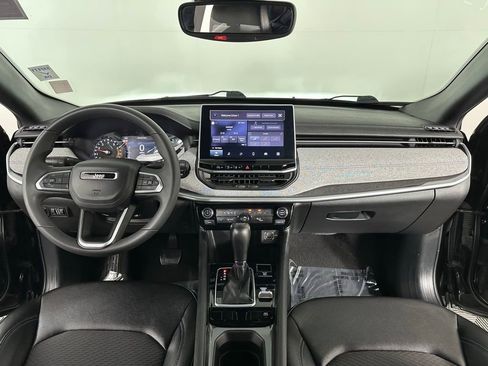 Used 2024 Jeep Compass Latitude image 5