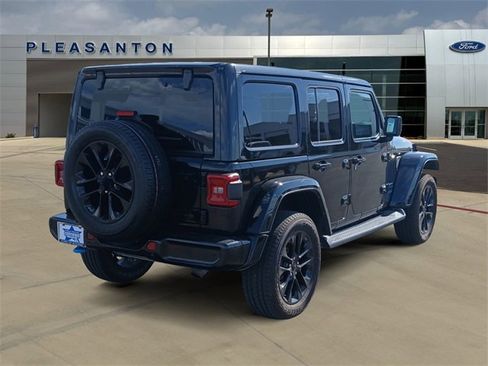 Used 2021 Jeep Wrangler Unlimited Sahara image 5