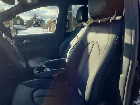 New 2026 Chrysler Pacifica Select w/ S Appearance Package image 12