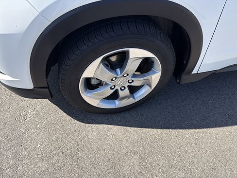 Certified 2017 Honda HR-V LX image 9