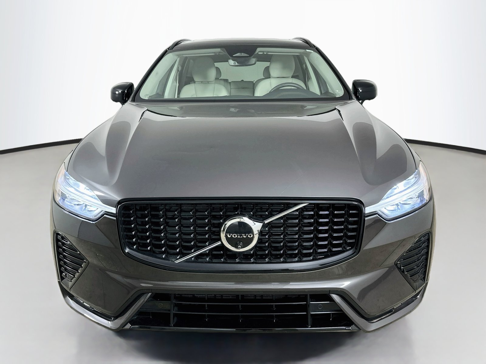 Used 2024 Volvo XC60 B5 Plus w/ Protection Package AWD/4WD image 2