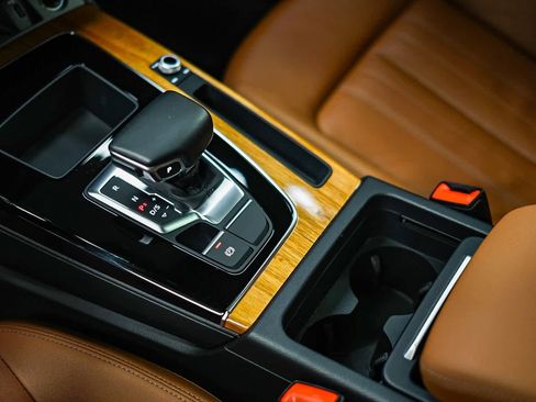 Used 2021 Audi Q5 Premium image 24