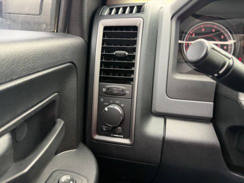 Used 2014 RAM 1500 4x4 Crew Cab w/ Remote Start & Security Group image 15