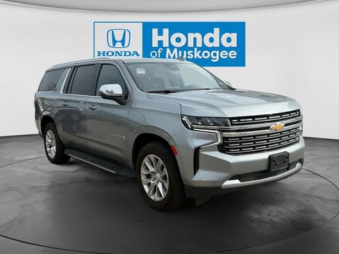 Used 2023 Chevrolet Suburban Premier RWD image 3