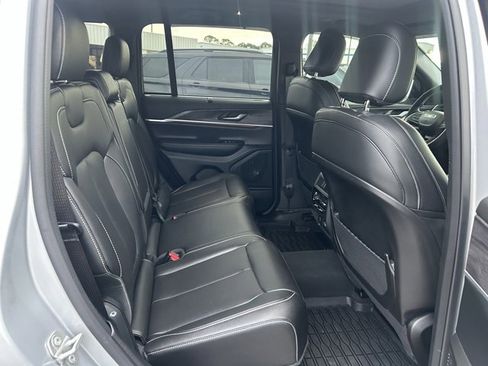 Used 2024 Jeep Grand Cherokee Limited w/ Luxury Tech Group II image 16