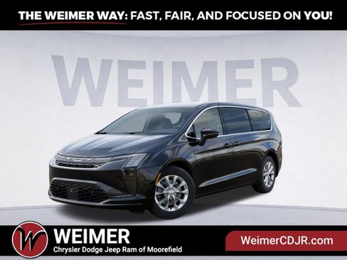 New 2027 Chrysler Pacifica Select AWD/4WD image 1