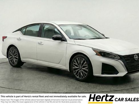 Used 2025 Nissan Altima 2.5 SV FWD image 1