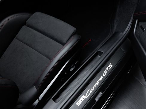 Certified 2024 Porsche 911 Carrera GTS RWD image 36