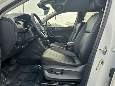 Used 2022 Volkswagen Tiguan SE image 18