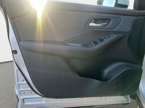 Certified 2023 Nissan Rogue SV image 17