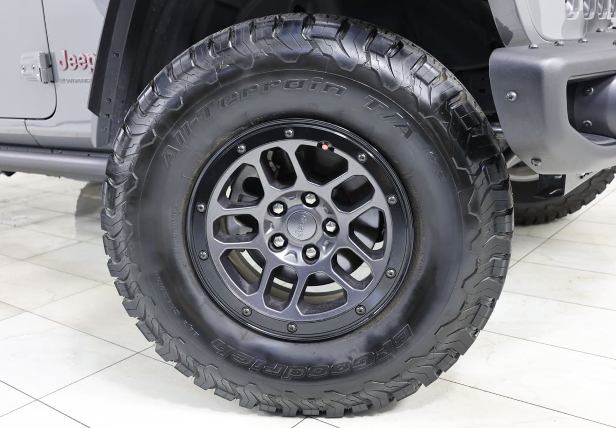 Used 2023 Jeep Wrangler Unlimited Rubicon w/ Xtreme 35 Tire Package AWD/4WD image 12