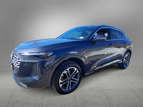 Certified 2025 Audi Q5 Premium w/ Convenience Package image 4