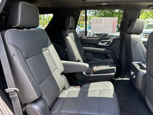 Used 2022 GMC Yukon SLT w/ SLT Premium Package AWD/4WD image 49