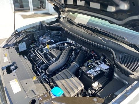 New 2025 Volkswagen Taos SE image 71