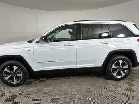 Used 2023 Jeep Grand Cherokee 4WD 4xe image 5