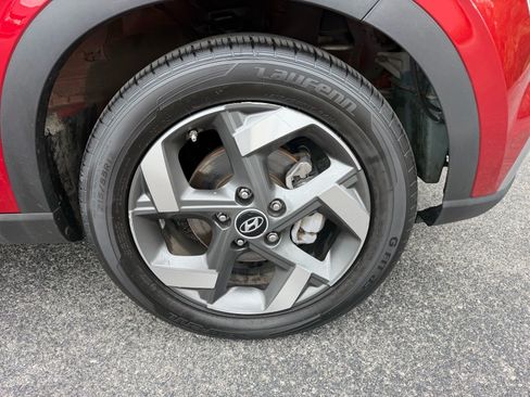 Used 2024 Hyundai Venue Limited FWD image 18