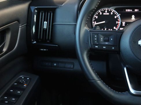 Used 2024 Nissan Pathfinder SV w/ Lighting Package (N92) FWD image 32