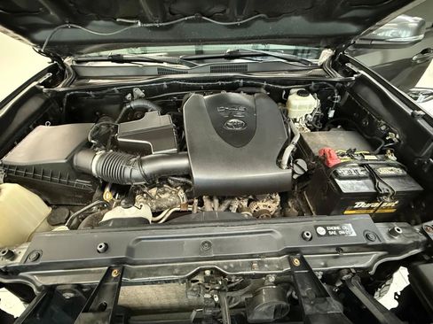 Used 2016 Toyota Tacoma TRD Off-Road image 38