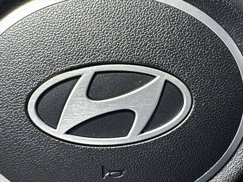 Certified 2025 Hyundai Elantra Limited FWD image 34