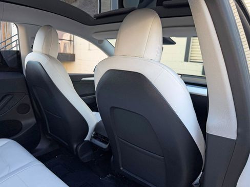 Used 2023 Tesla Model Y Performance AWD/4WD image 32
