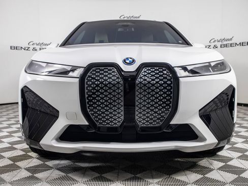 Used 2024 BMW iX xDrive50 w/ Sport Package AWD/4WD image 5