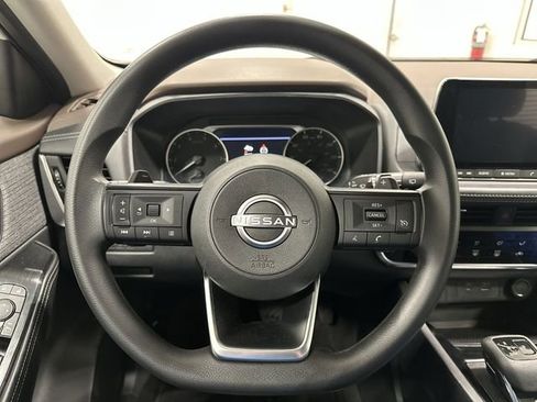 Used 2022 Nissan Rogue S image 17