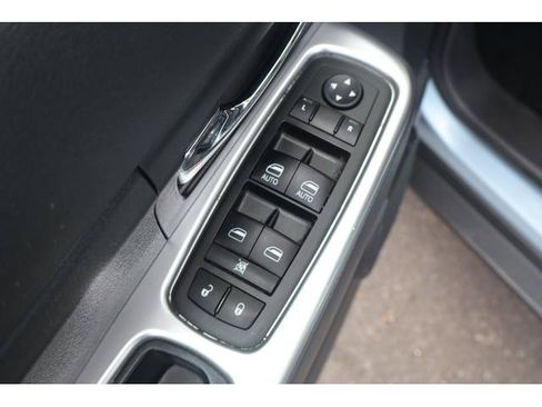 Used 2012 Jeep Liberty Arctic AWD/4WD image 12