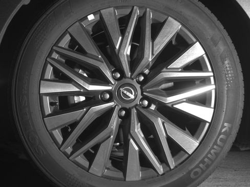 Used 2025 Nissan Altima 2.5 SV FWD image 12