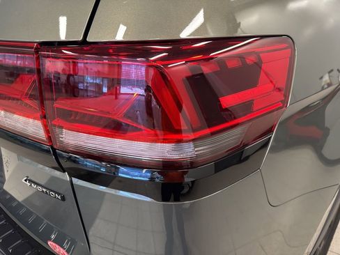 Used 2025 Volkswagen Atlas Peak Edition SE image 33