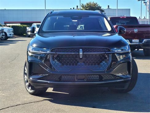 New 2026 Lincoln Nautilus Reserve image 2