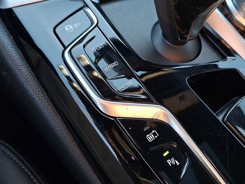 Used 2023 BMW 530e xDrive image 25