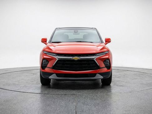 Used 2025 Chevrolet Blazer LT image 2