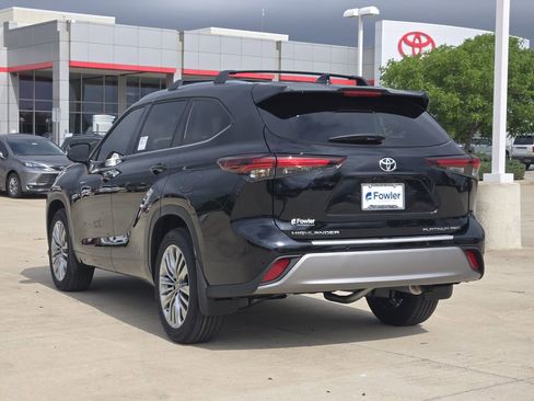 New 2026 Toyota Highlander Platinum AWD/4WD image 3
