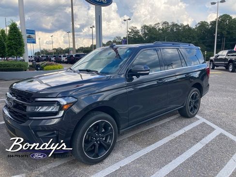 Used 2023 Ford Expedition Limited RWD image 2